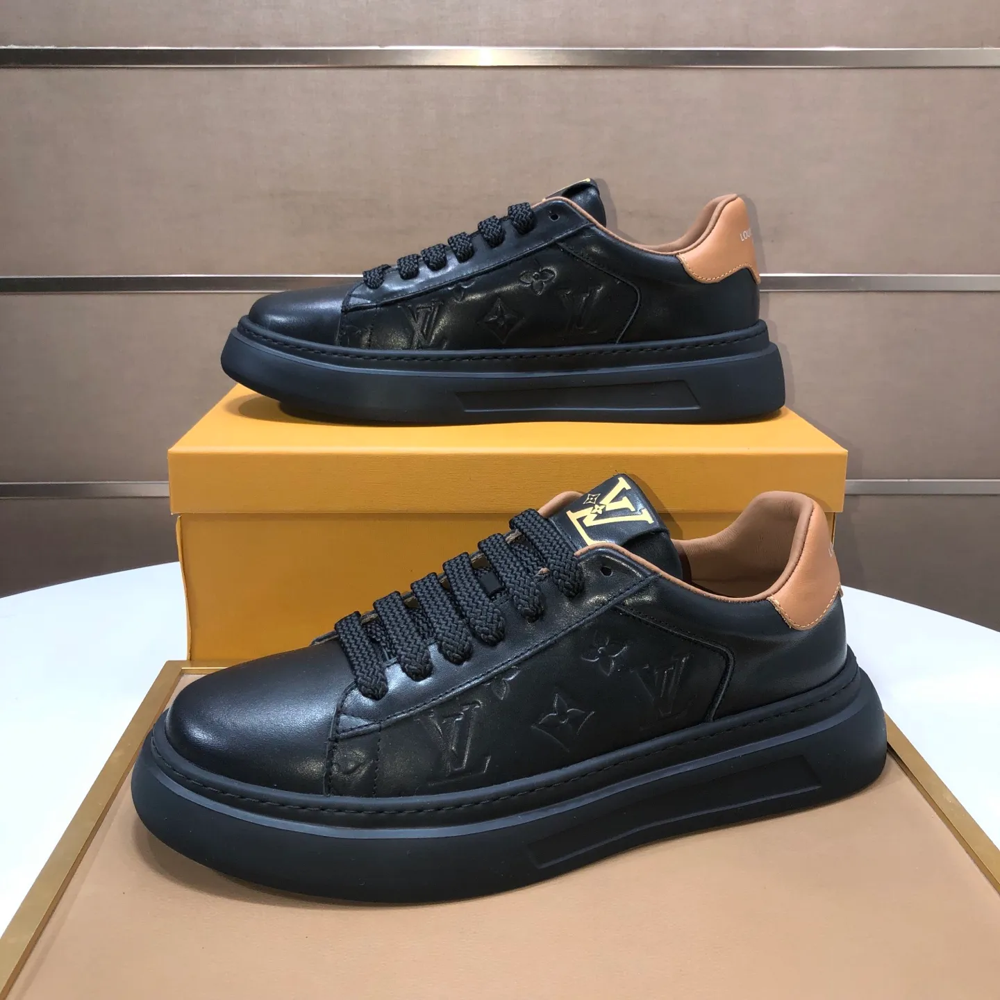 Men's shoes 💰480💰[LOUIS VUITTON] Original order price (water-dyed cowhide lining) new model 🍀LV Louis Vuitton * - top version of LV classic trendy shoes! Made of imported original cowhide, water-dyed cowhide lining, and original wear-resistant rubber outsole! High quality products! Code number 38-45 (45 is custom-made and cannot be returned or exchanged)